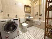 Badezimmer mit Waschmaschinenanschluss - 