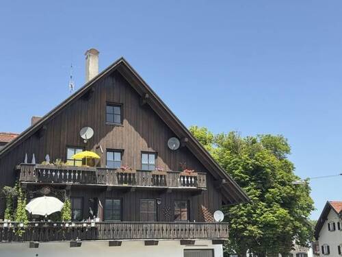 Südansicht des Hauses - 1 Zimmer Etagenwohnung in Bad Kohlgrub