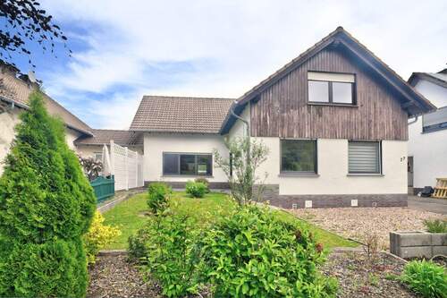 Hausansicht - Geborgenheit trifft Großzügigkeit - EFH mit Herz