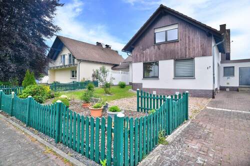 Hausansicht - 7 Zimmer Einfamilienhaus zum Kaufen in Reinhardshagen