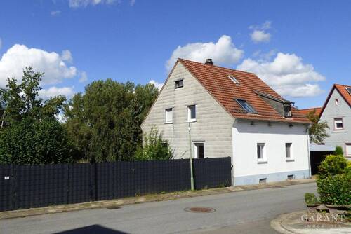 Hausansicht - Ihre neues Zuhause mit großem Garten