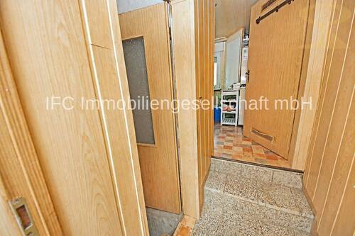 kl. Flur mit Kellerzugang - 