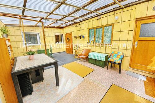 überdachte Terrasse - 5 Zimmer Bungalow in Aken (Elbe)