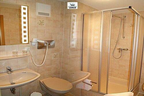 22LSGHol2627.jpg - 