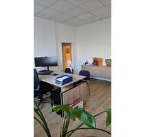 Lindenhof: Büro im Erdgeschoss eines Mehrfamilienhaus - Mannheim