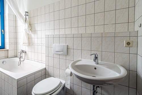 Musterfoto Bad - Etagenwohnung mit 59,80 m² in Dresden zur Miete
