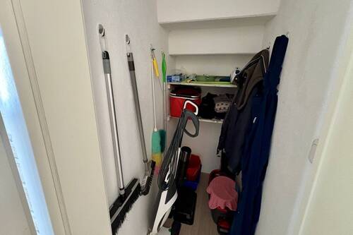Abstellkammer unter der Treppe - 