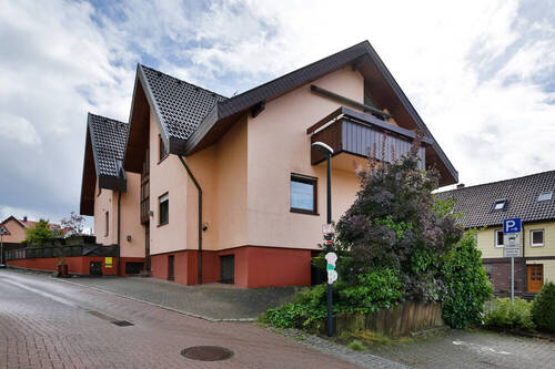Straßenansicht Eingangsseite (Ludwig-Hummel-Weg) - 