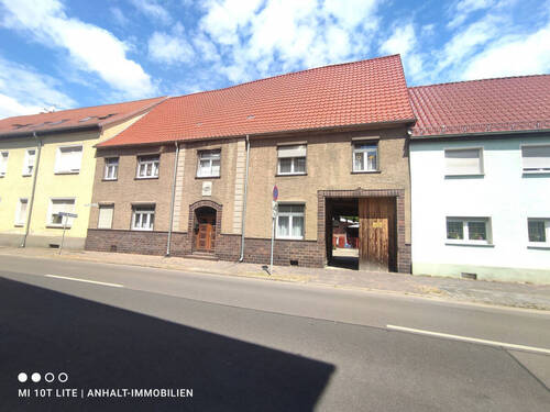 Hausansicht vorne - Mehrfamilienhaus, Wohnhaus mit 546,60 m² in Raguhn-Jeßnitz OT Jeßnitz zum Kaufen