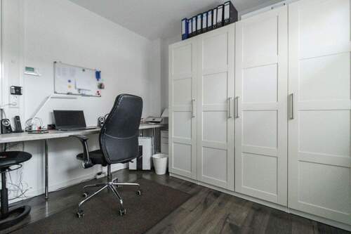 Schlafzimmer Büro EG - 