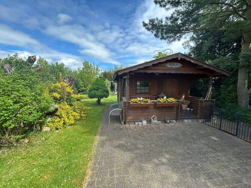 Gartenhaus und Garten - 