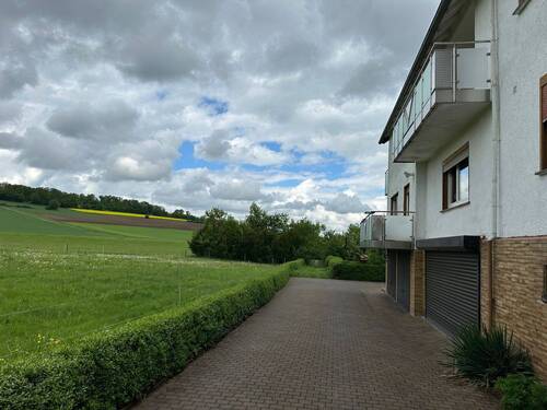 Zufahrt zum Anwesen - 