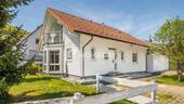 Außenansicht 2 - Familien aufgepasst! Energieeffizientes 1 bis 2-Familienhaus mit schönem Grundstück und Doppelgarage