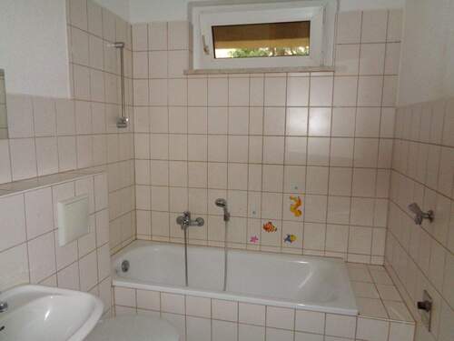 12 Bad - Etagenwohnung mit 75,90 m² in Plauen zur Miete