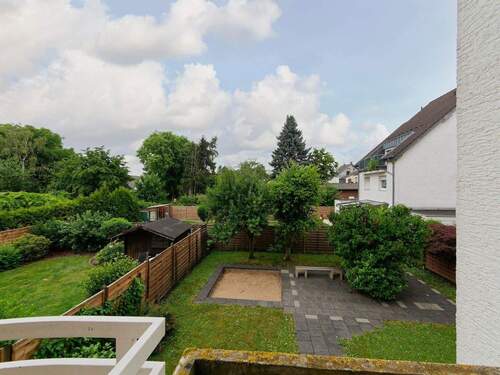 Ausblick auf Garten vom Balkon - 