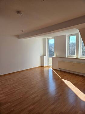 Wohnzimmer - großzügige 4-Raum-Wohnung mit außergewöhnlichem Tageslichtbad