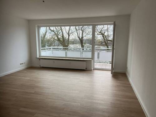 großes Wohnzimmerfenster - 