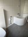 Modernes Bad mit Wanne - 