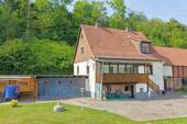 Wohnhaus mit Carport - 6 Zimmer Einfamilienhaus in Eschwege