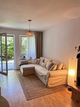 Wohnzimmer mit Ausklappcouch - 