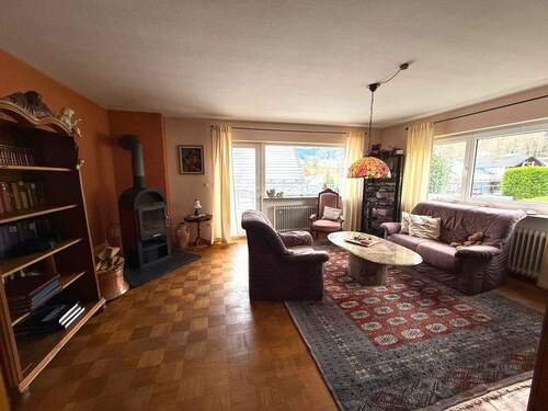 Wohnzimmer - 6 Zimmer Einfamilienhaus zum Kaufen in Berghaupten