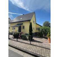 ZWEIFAMILIENHAUS AN WIESEN – LEBEN IN UND MIT DER NATUR! GROSSZÜGIGES WOHNEN – ARBEITEN – FREIZEIT IM WUNDERSCHÖNEN GARTENBEREICH - Hasselroth Neuenhaßlau