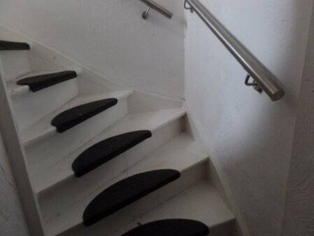 Treppe in die Wohnung - Etagenwohnung mit 45,00 m² in Heide zur Miete