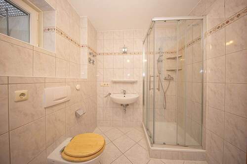 Bad mit Dusche - Etagenwohnung mit 57,50 m² in Windach zur Miete