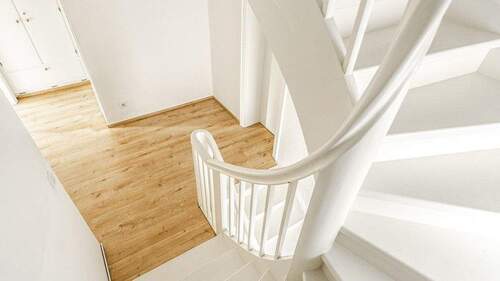 Blick ins Obergeschoss - 1 Zimmer Mehrfamilienhaus, Wohnhaus in Berlin