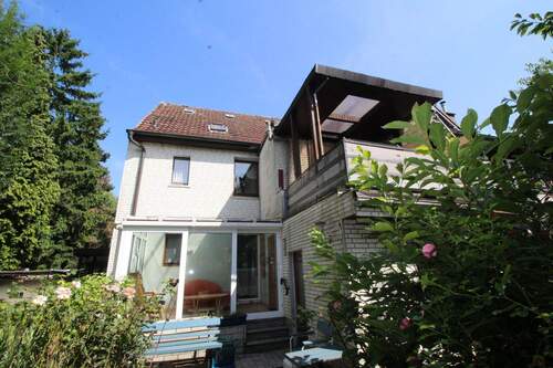 Blick vom Garten auf das Haus - Haus in Mülheim an der Ruhr - 349.000,00&nbsp;EUR Kaufpreis, ca.&nbsp; 143,00&nbsp;m&sup2;&nbsp;Wohnfl&auml;che