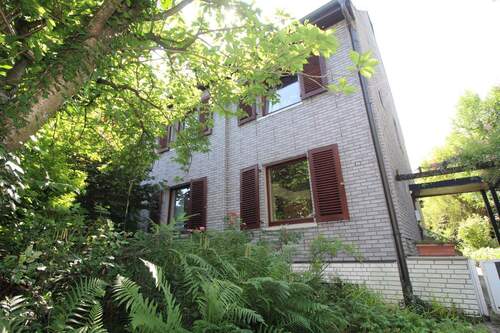 Hausansicht - 8 Zimmer Doppelhaushälfte zum Kaufen in Mülheim an der Ruhr