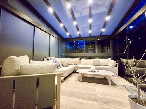 SOMMERGARTEN BEI NACHT - 