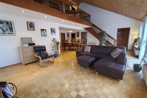 Wohnen/Essen - RUHIGE 2.REIHE-LAGE! Riesige 4,5 Zi.-Maisonette-ETW TG,EBK,Balkon,XL-Hobbyraum, 2 Keller,Gem.Garten