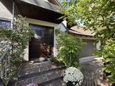 Hauseingang mit Garage - 