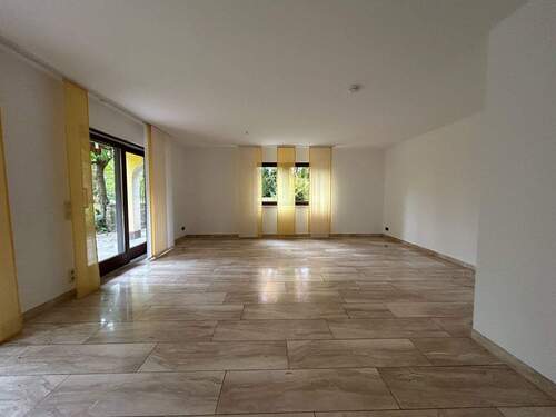 Wohnzimmer - 6 Zimmer Einfamilienhaus in Uttenreuth