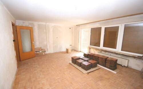 Wohnzimmer mit Zugang Balkon - 