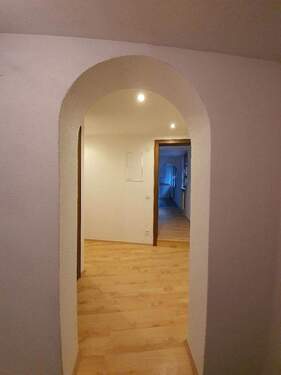 Flur mit Waschmaschinenraum - 