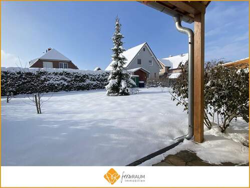 Winterzeit im eigenen Garten - ... hier fehlt nur noch der Schneemann!