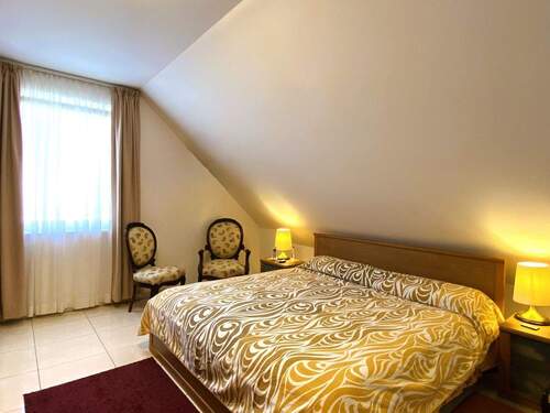 Obergeschoss mit drei Schlafzimmern - 5 Zimmer Einfamilienhaus in Göttingen