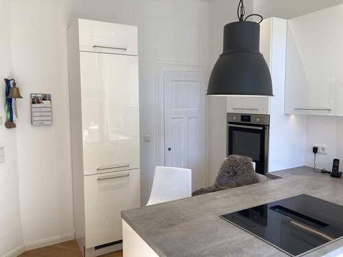 Kühlschrank u. Abstellkammer - 