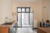 Küche mit Blick auf Balkon - Etagenwohnung mit 124,50 m&sup2; in Berlin zum Kaufen