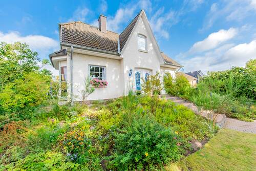 Blick auf den Erker und Friesengiebel - 