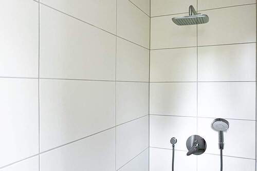 Große ebenerdige Dusche - 