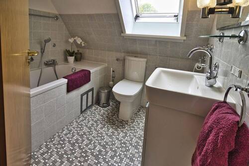 Wannen-Badezimmer - 