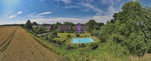 Liegewiese mit Pool - 5 Zimmer Reihenendhaus in Alt-Heikendorf