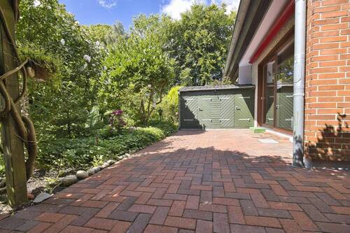 Terasse mit Gartenschrank - 