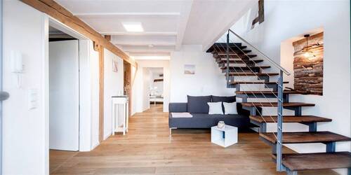 Eingang - Mietangebot: hochwertige möblierte 3- Zimmer- Wohnung vom 1. Dez. 2025- bis 31.März. 2026