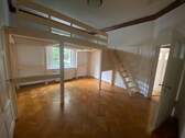 Kinderzimmer- das Hochbett ist bereits demontiert - 3 Zimmer Etagenwohnung in Weimar