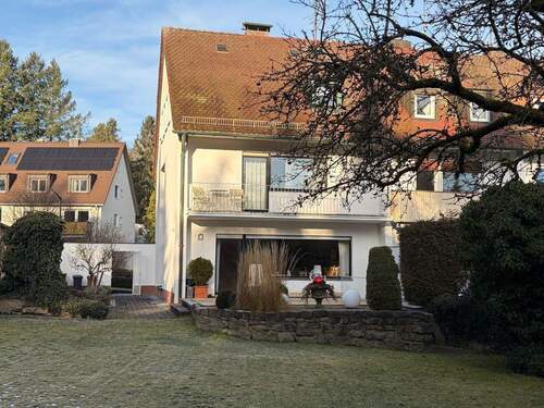 Außenansicht - Großzügiges Wohnhaus mit wunderschönem Gartengrundstück in bevorzugter Wohnlage in Zirndorf