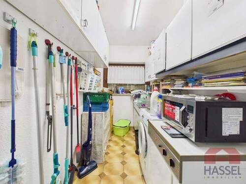 Hauswirtschaftsraum an der Küche wie praktisch - 